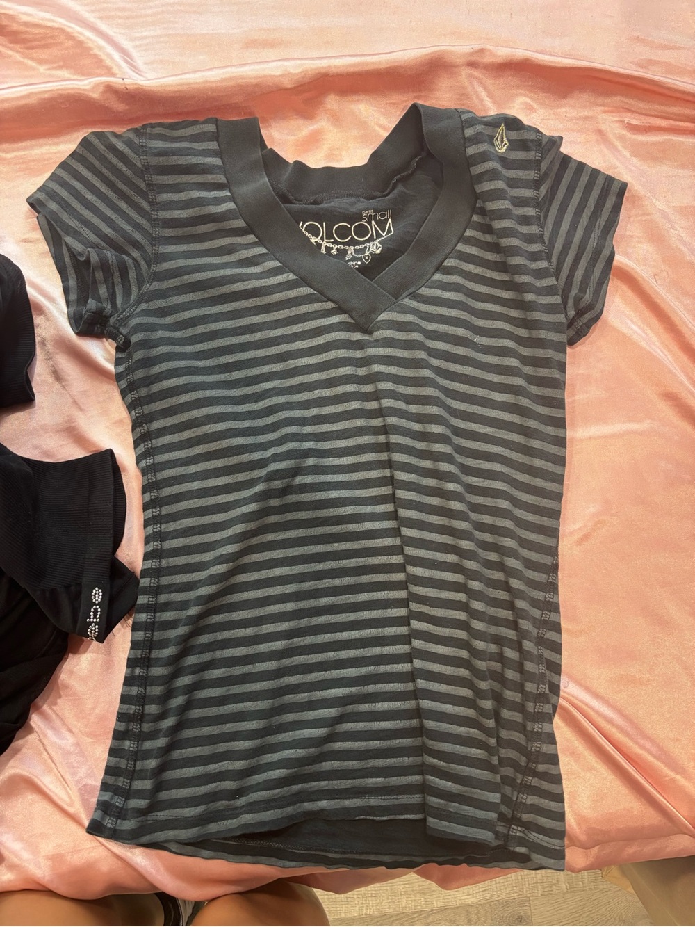 women’s volcom top